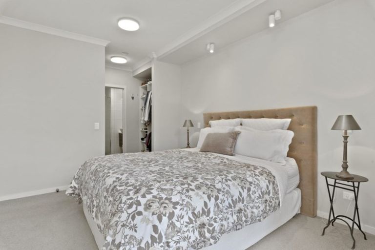 Photo of property in 18 Rewa Rewa Lane, Orewa, 0931