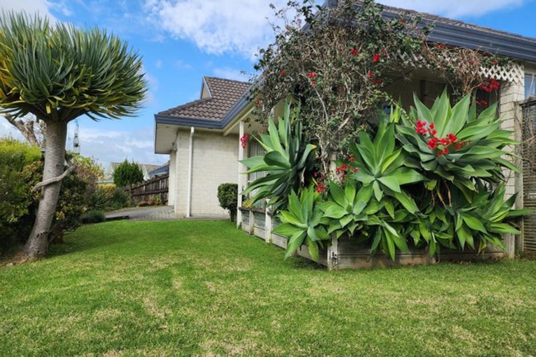 Photo of property in 1/12 Yarlside Place, Northpark, Auckland, 2013