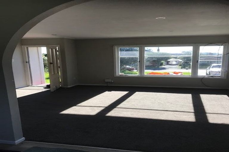 Photo of property in 4 Amberley Avenue, Te Atatu South, Auckland, 0610