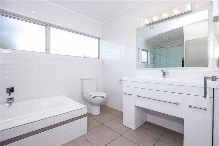 Photo of property in 52 Lynden Avenue, Hillcrest, Auckland, 0627