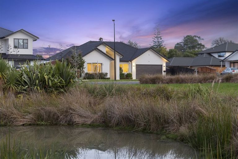 Photo of property in 12 Kahika Grove, Huapai, Kumeu, 0810