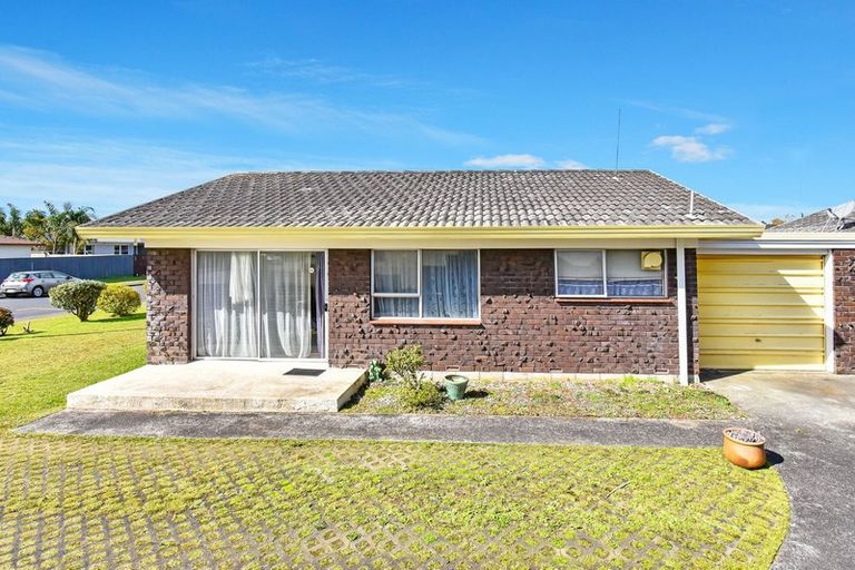 Photo of property in 1/82 Rosehill Drive, Rosehill, Papakura, 2113