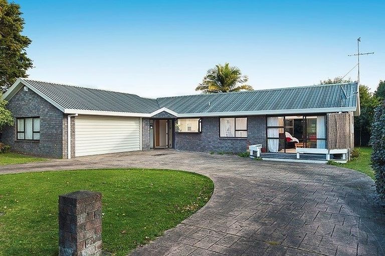 Photo of property in 42 Racecourse Road, Waiuku, 2123