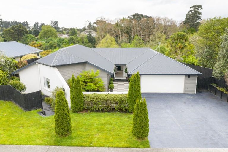 Photo of property in 28 Cashmere Drive, Fitzherbert, Palmerston North, 4410