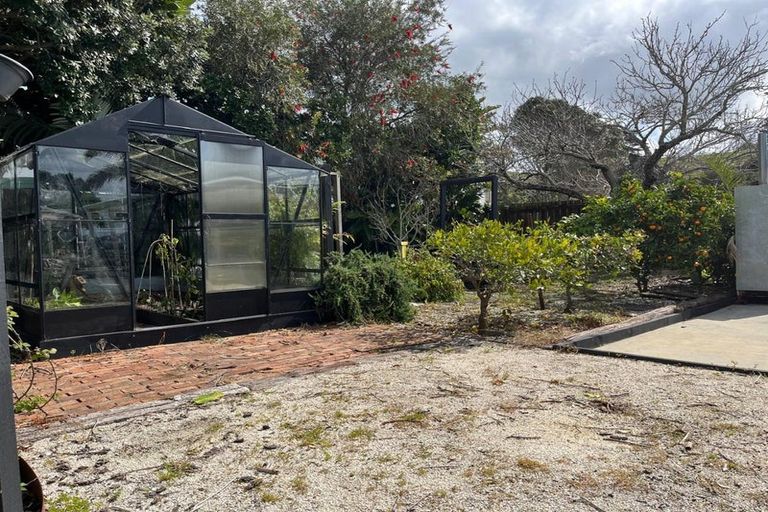 Photo of property in 1441 Clevedon Kawakawa Road, Kawakawa Bay, Papakura, 2585