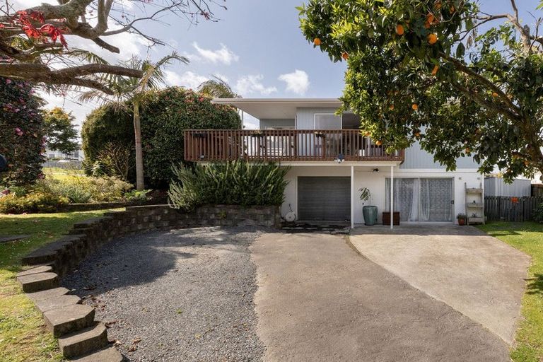 Photo of property in 1 Kowai Grove, Omokoroa, 3114