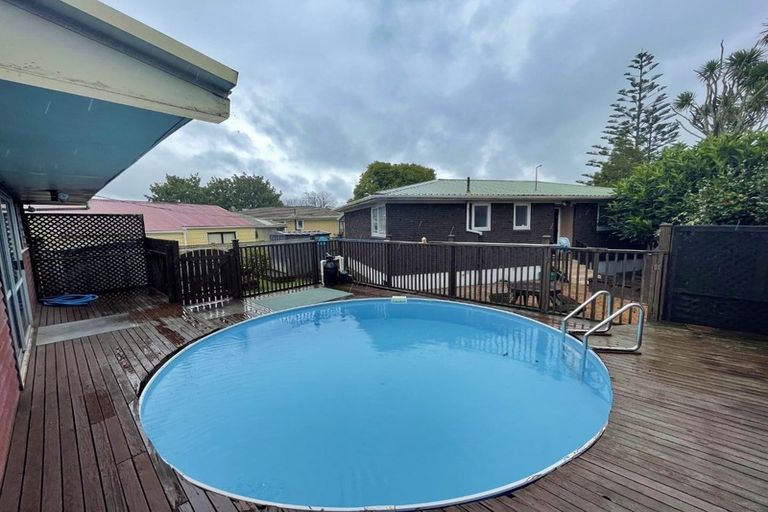 Photo of property in 2 Lendic Avenue, Henderson, Auckland, 0612