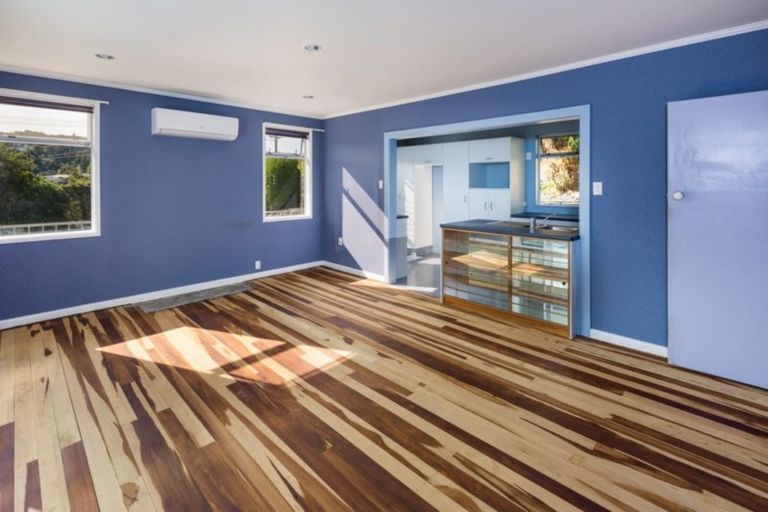 Photo of property in 35 Milton Terrace, Picton, 7220