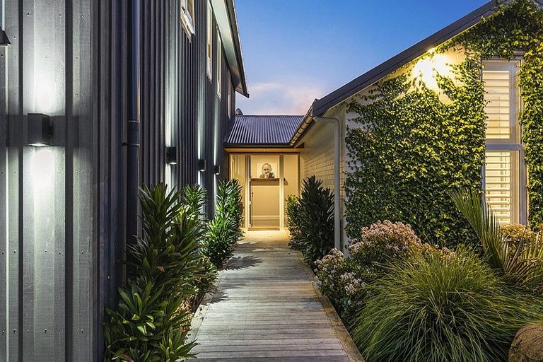 Photo of property in 13 Awanui Crescent, Matakana, Warkworth, 0985