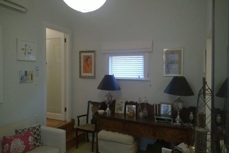 Photo of property in 9 Herald Terrace, Berhampore, Wellington, 6023