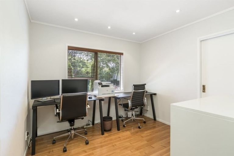 Photo of property in 19 Portsea Place, Chatswood, Auckland, 0626