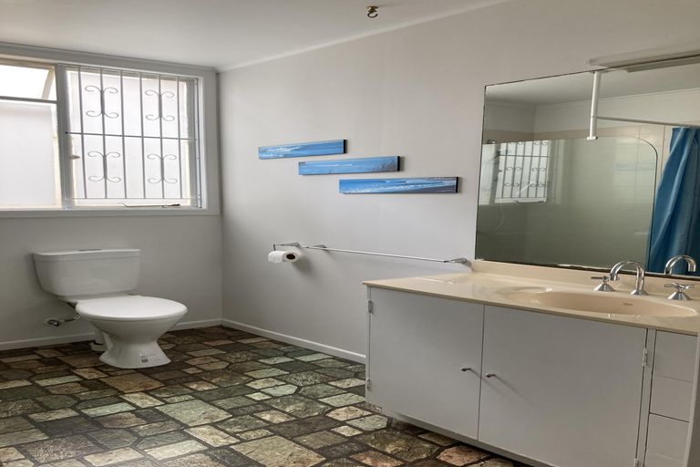 Photo of property in 16 Ruakiwi Road, Hamilton Lake, Hamilton, 3204