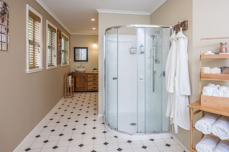 Photo of property in 178 Main Road South, Raumati South, Paraparaumu, 5032