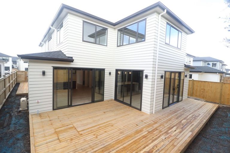 Photo of property in 16 Thomas Rielly Avenue, Hobsonville, Auckland, 0616