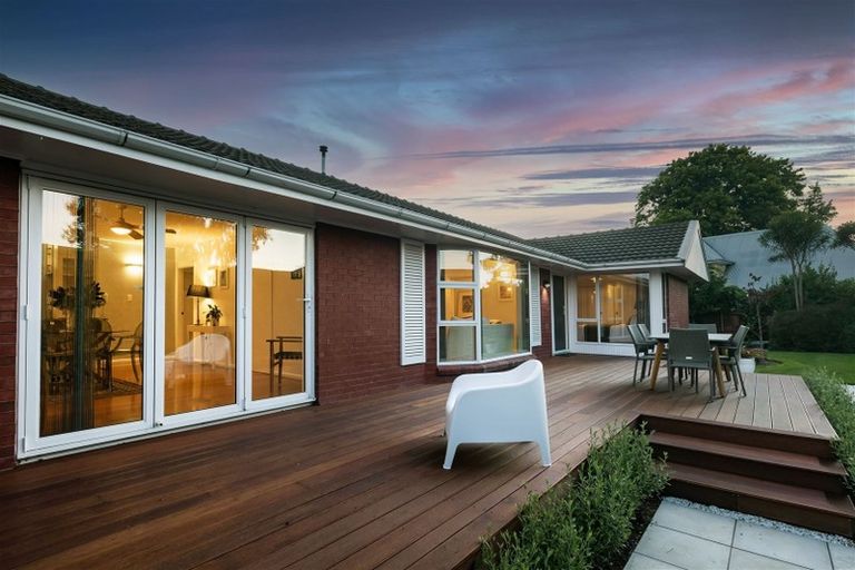 Photo of property in 8 Ladbrokes Place, Fendalton, Christchurch, 8052