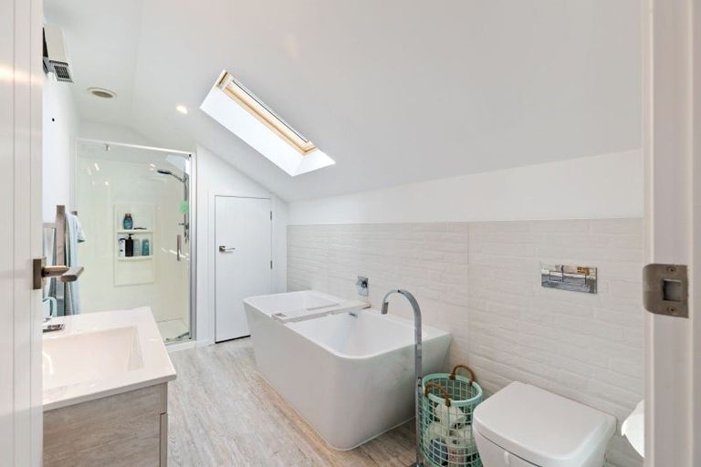 Photo of property in 51 Coutts Way, Fitzherbert, Palmerston North, 4410