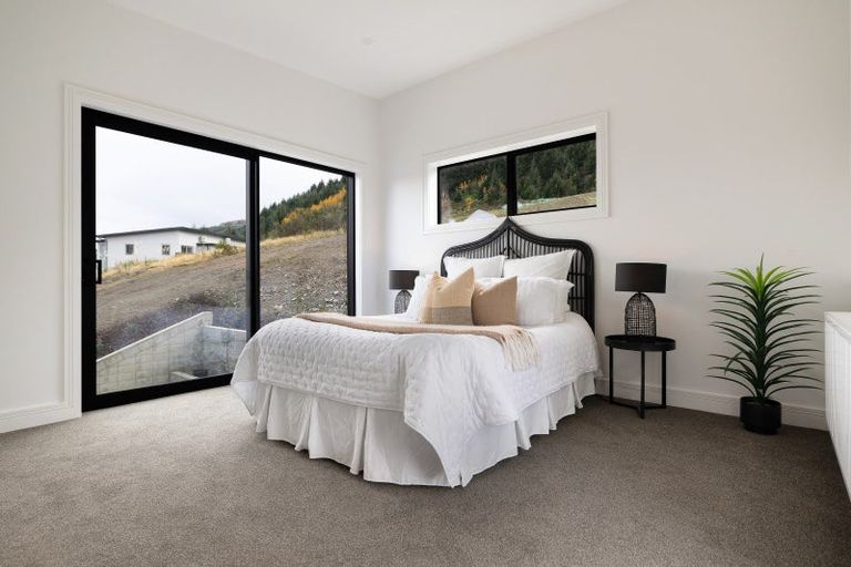 Photo of property in 6 Florence Close, Queenstown Hill, Queenstown, 9300