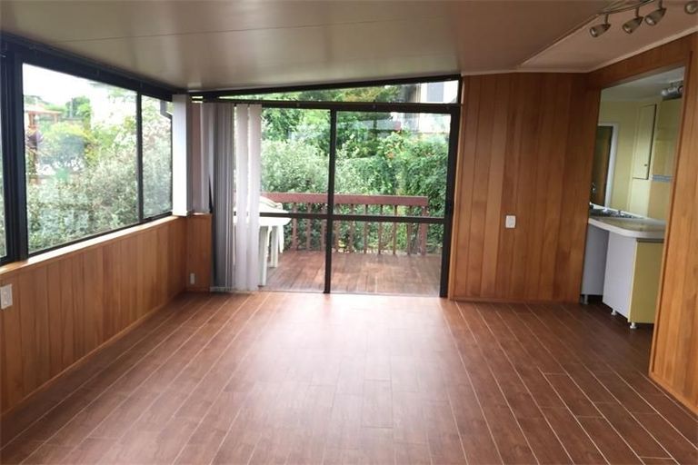 Photo of property in 3 Lavery Place, Sunnynook, Auckland, 0632