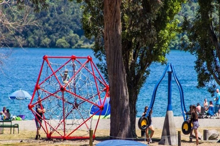 Photo of property in 3 Kahikatea Drive, Kinloch, Taupo, 3377