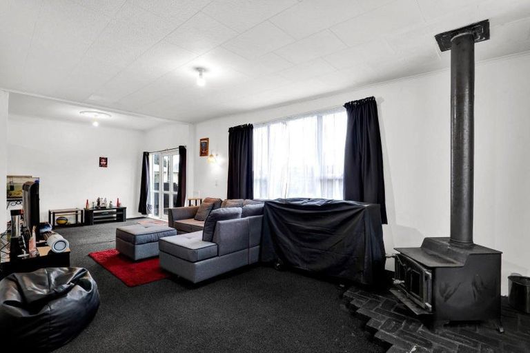 Photo of property in 15a Queens Road, Glen Avon, New Plymouth, 4312