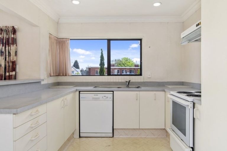 Photo of property in 1/24 Fourth Avenue, Tauranga, 3110