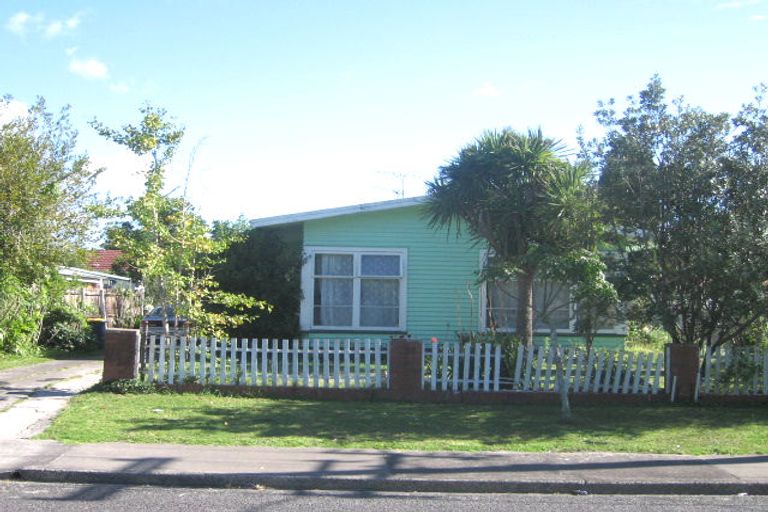 Photo of property in 16 Tonar Street, Northcote, Auckland, 0627