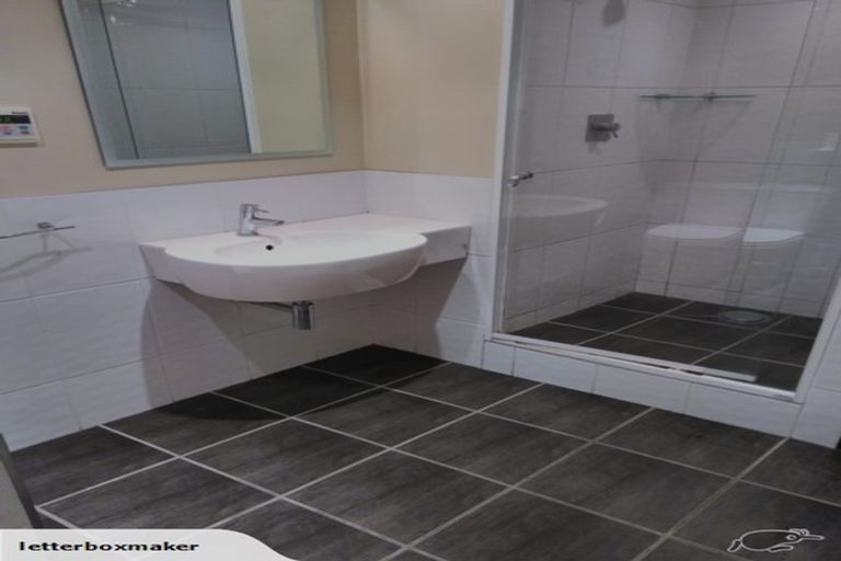 Photo of property in 205 Miromiro Road, Normandale, Lower Hutt, 5010