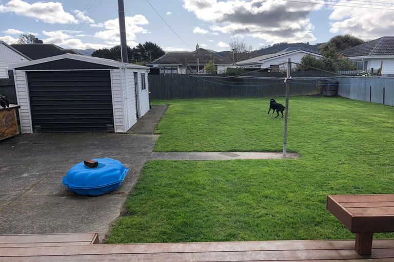 Photo of property in 11 Barton Grove, Naenae, Lower Hutt, 5011