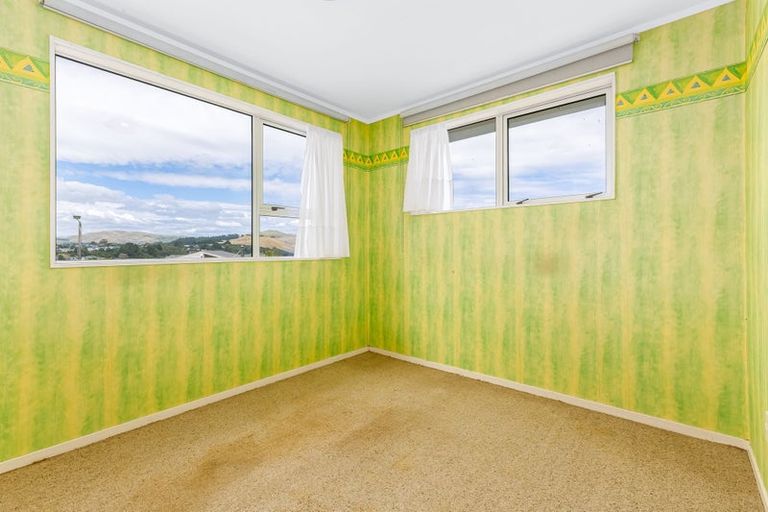 Photo of property in 19 Sombrero View, Ascot Park, Porirua, 5024
