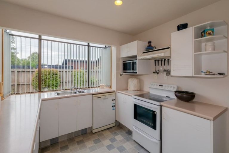 Photo of property in 2/30b Taylors Avenue, Bryndwr, Christchurch, 8052