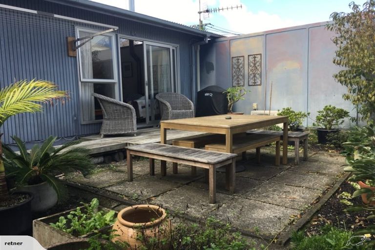 Photo of property in 1/24 Hastings Parade, Devonport, Auckland, 0624