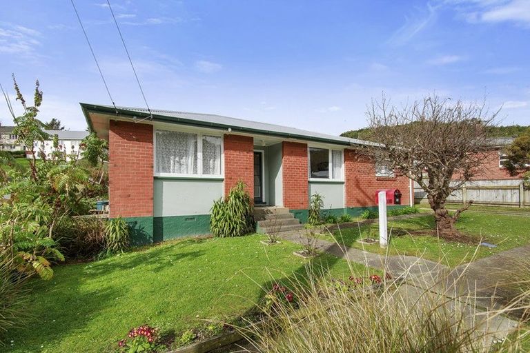 Photo of property in 188 Sievers Grove, Cannons Creek, Porirua, 5024