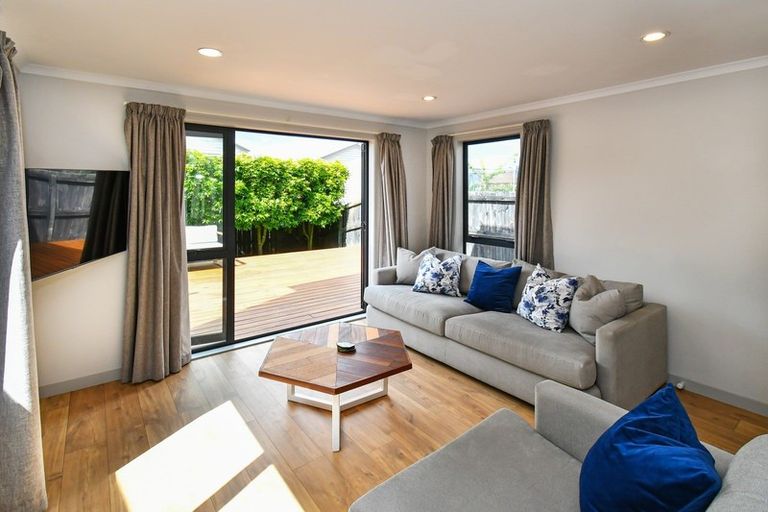 Photo of property in 4 Kuparu Street, Weymouth, Auckland, 2103