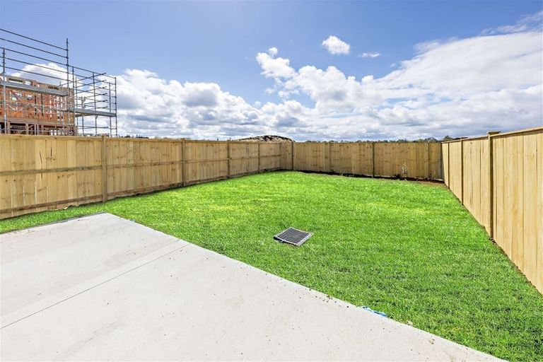 Photo of property in 27 Warbler Crescent, Papakura, 2110