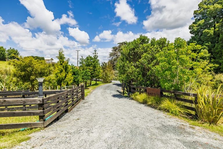 Photo of property in 6 Te Pahi River Drive, Paparoa, Maungaturoto, 0583