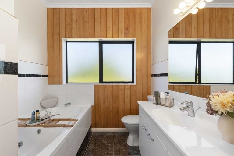 Photo of property in 118 Paparata Road, Bombay, 2675