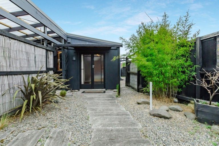 Photo of property in 14 Elizabeth Street, Waikanae, 5036