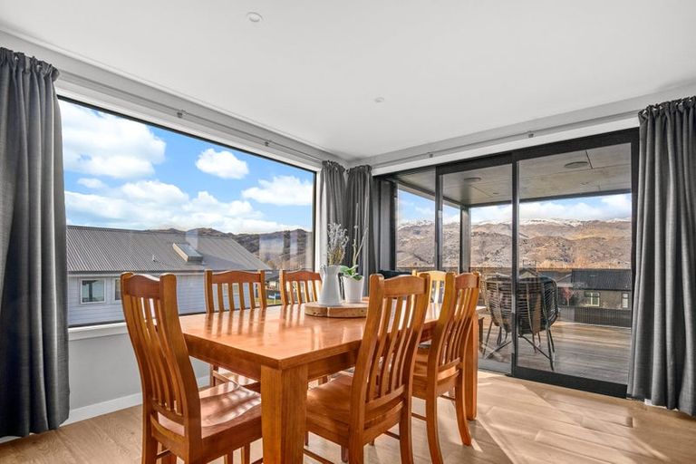 Photo of property in 27 Stratford Drive, Mount Pisa, Cromwell, 9383