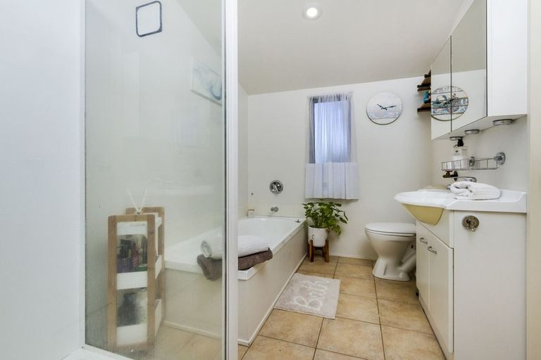 Photo of property in 3a Domain Road, Weymouth, Auckland, 2103
