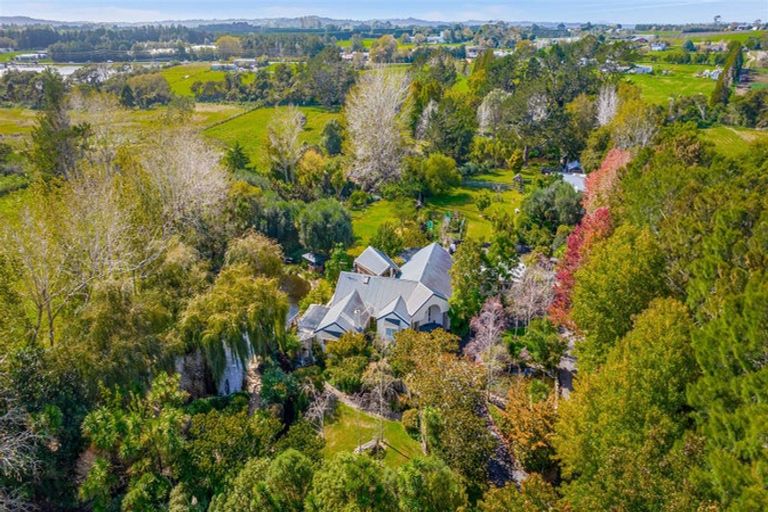 Photo of property in 252 Boord Crescent, Kumeu, 0891