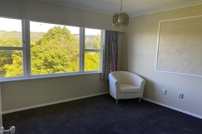 Photo of property in 21 Saint Edmund Crescent, Tawa, Wellington, 5028