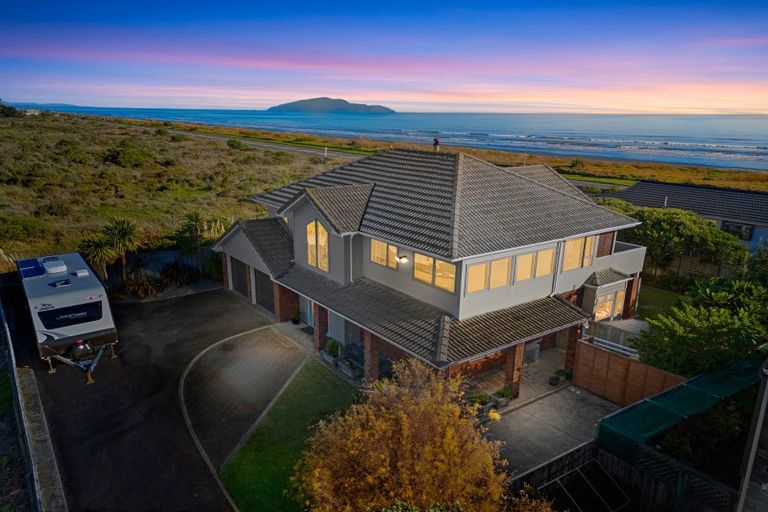 Photo of property in 8 Scott Avenue, Otaki Beach, Otaki, 5512
