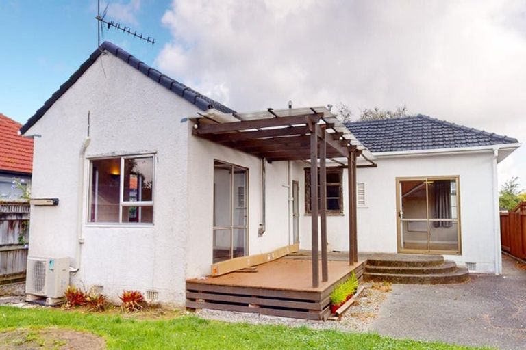 Photo of property in 19 Franklin Avenue, Hokowhitu, Palmerston North, 4410