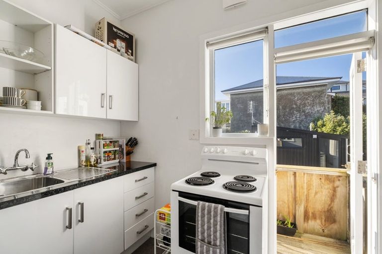 Photo of property in 11 Caroline Street, Mount Victoria, Wellington, 6011