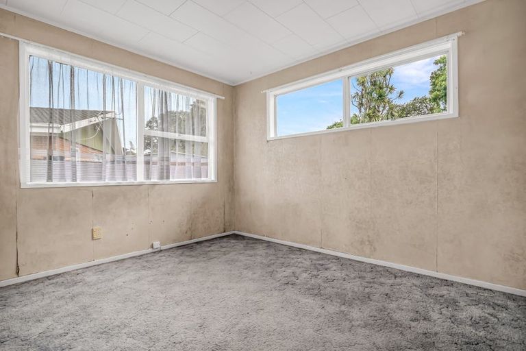 Photo of property in 28 Eyre Street, Henderson, Auckland, 0612