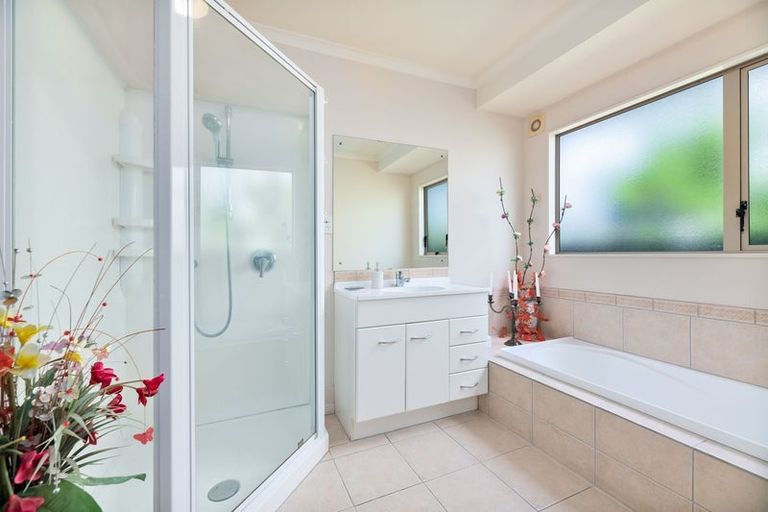 Photo of property in 5 Highfields Terrace, Henderson, Auckland, 0612