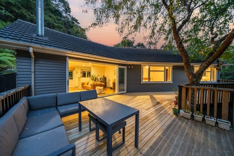 Photo of property in 49 Blue Mountains Road, Pinehaven, Upper Hutt, 5019