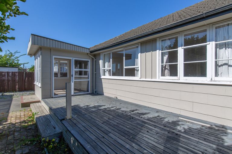 Photo of property in 9 Wilmot Street, Northcote, Christchurch, 8052
