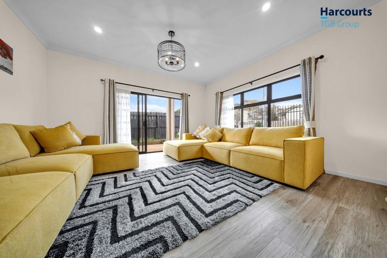 Photo of property in 6a Leven Lane, Totara Heights, Auckland, 2105