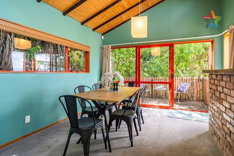 Photo of property in 6 Sarah Way, Crofton Downs, Wellington, 6035